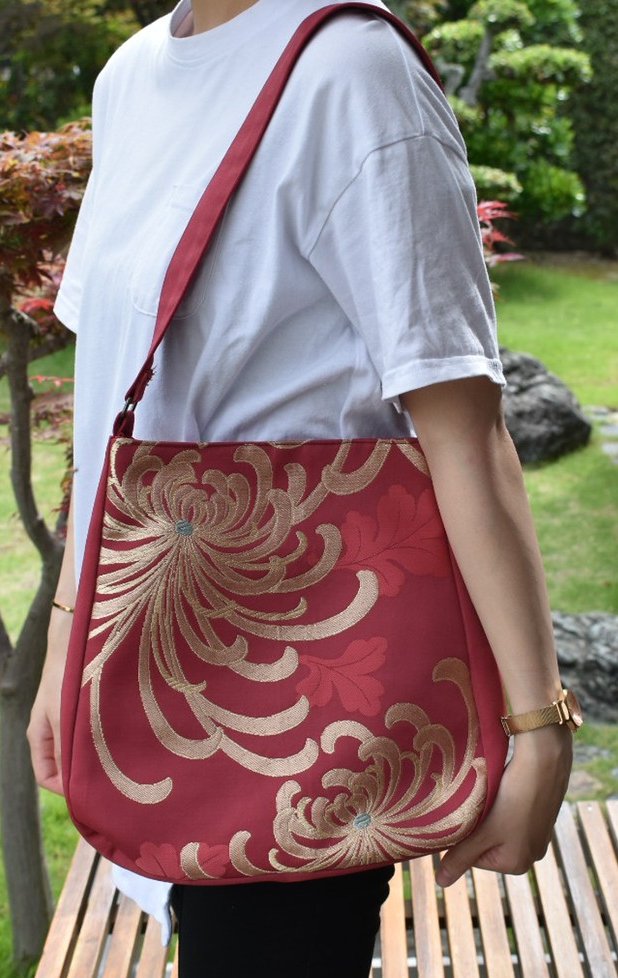 atelier NORIKO Japanese kimono fablic chrysanthemum pattern red bag